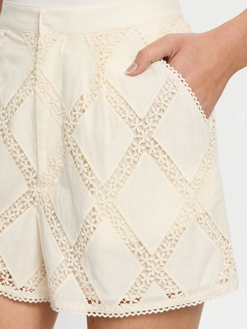 Kivari | Izzy Short