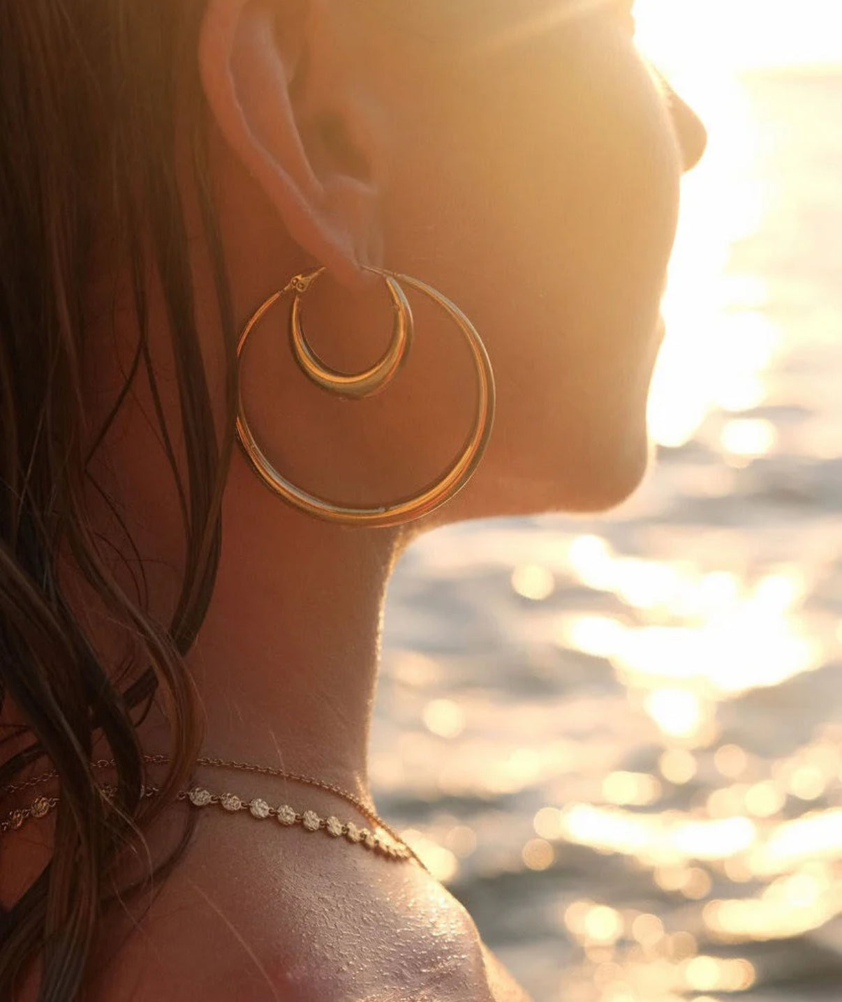 AOE | RILEY GOLD HOOP EARRINGS - LARGE