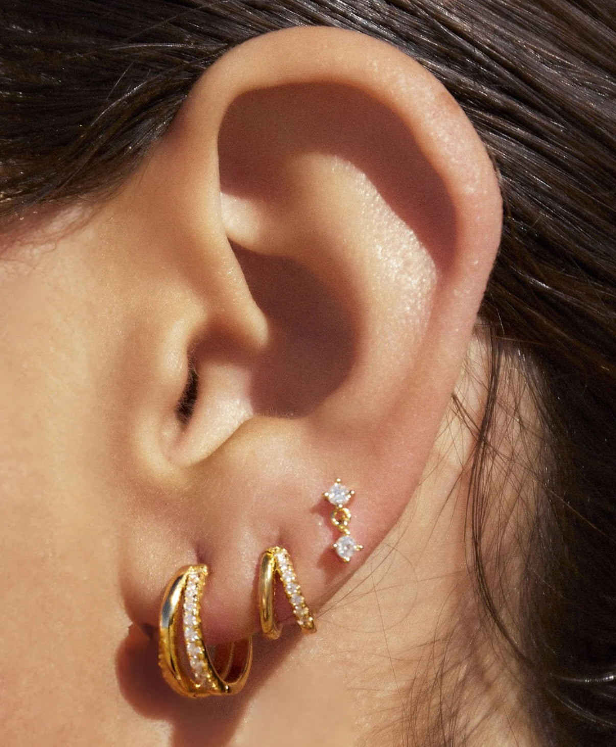 AOE | WINNIE GOLD HUGGIE EARRINGS